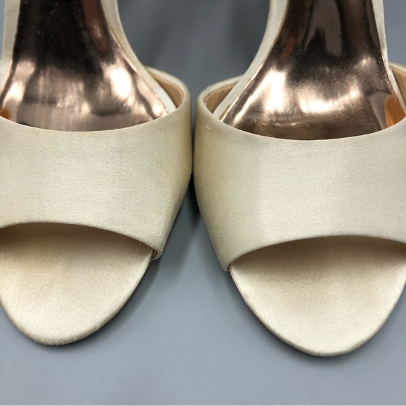 Badgley Mischka Satin Open Toe Jeweled Ankle Cuff Heels Size 9 - Picture 3 of 10